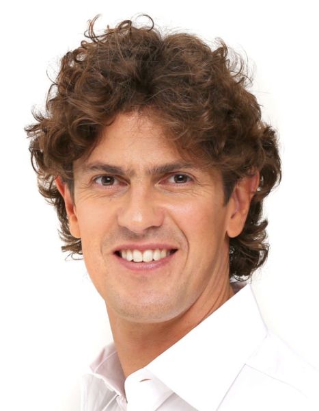 Archivo:Martin Lustó.jpeg